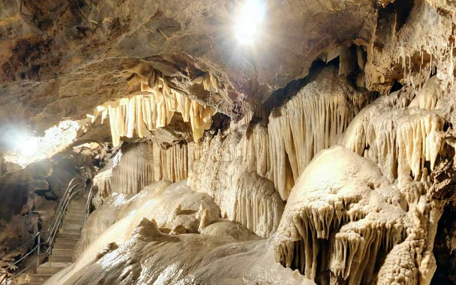 Allinterno-della-Grotta İtalya